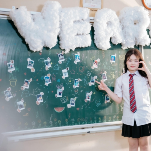 Mẫu thiết kế Photobook vuông Tốt nghiệp, Kỷ yếu, bạn bè, hội nhóm, team, tập thể, đơn giản 1759885910