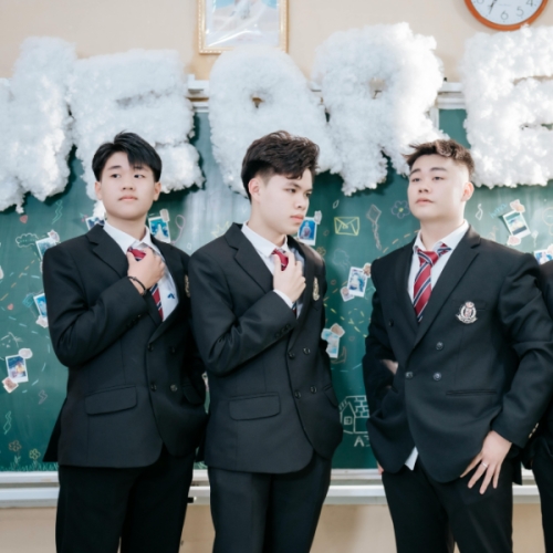Mẫu thiết kế Photobook vuông Tốt nghiệp, Kỷ yếu, bạn bè, hội nhóm, team, tập thể, đơn giản 1759885910